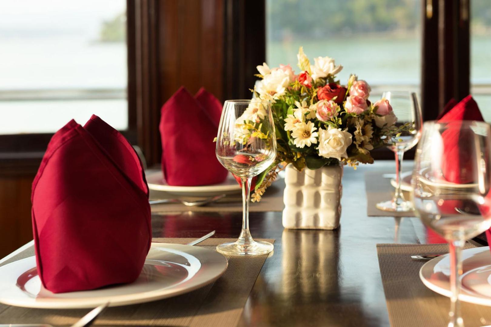 Cozy Bay Classic Cruise Hạ Long Exterior foto
