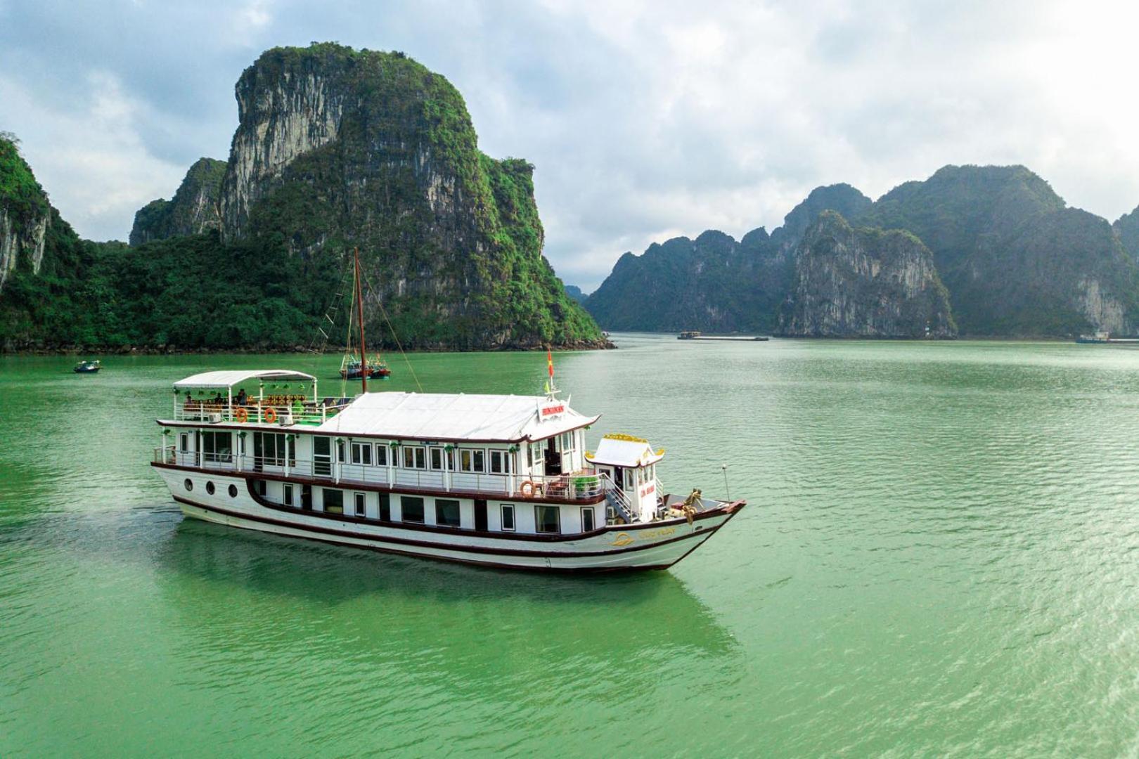 Cozy Bay Classic Cruise Hạ Long Exterior foto