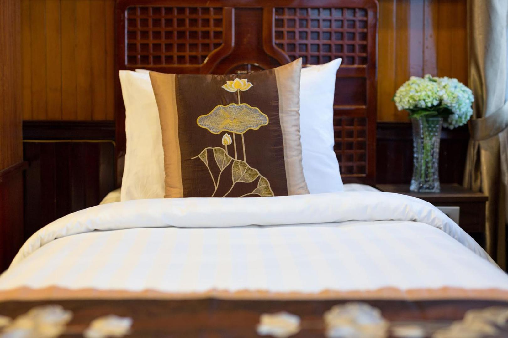 Cozy Bay Classic Cruise Hạ Long Exterior foto