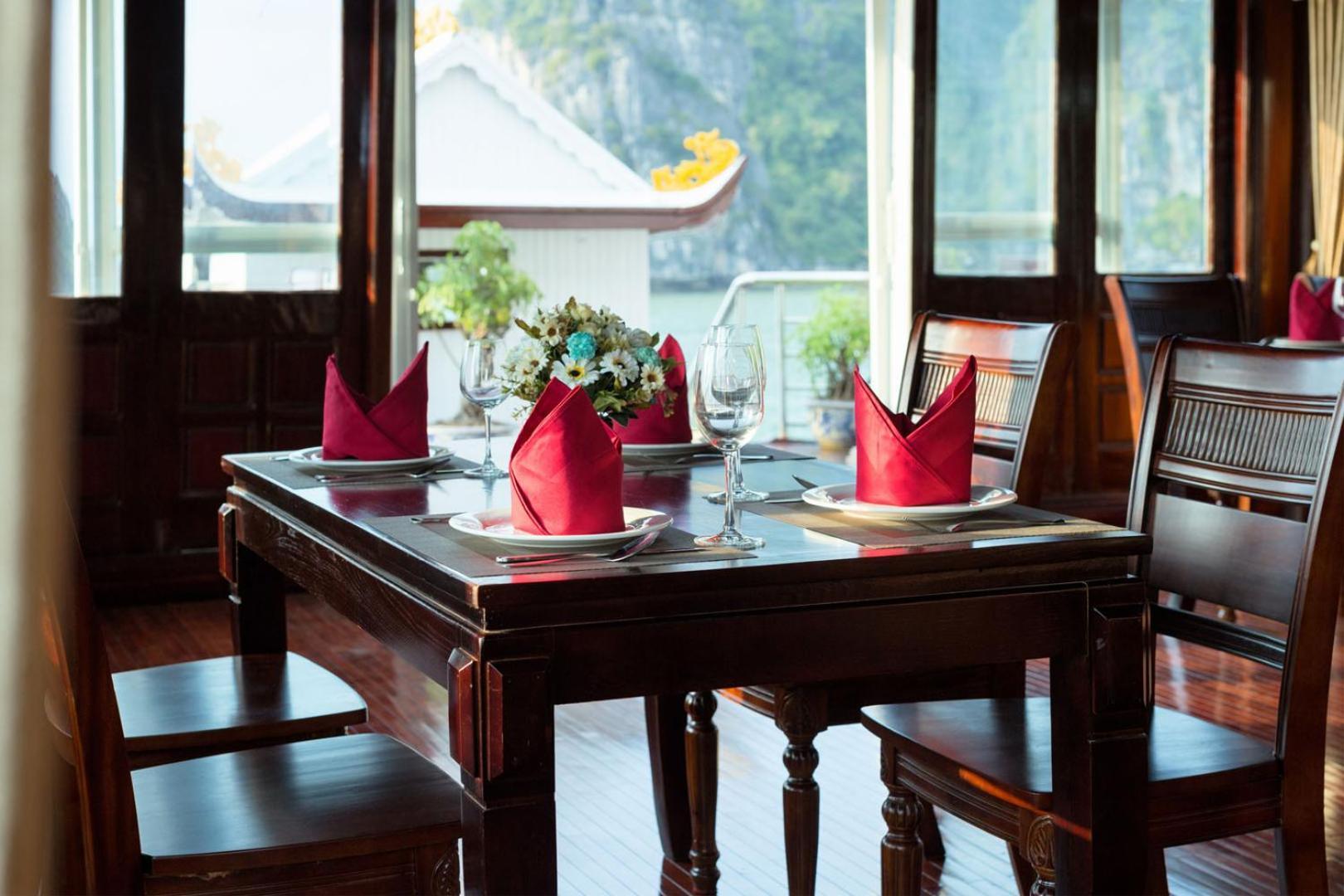 Cozy Bay Classic Cruise Hạ Long Exterior foto