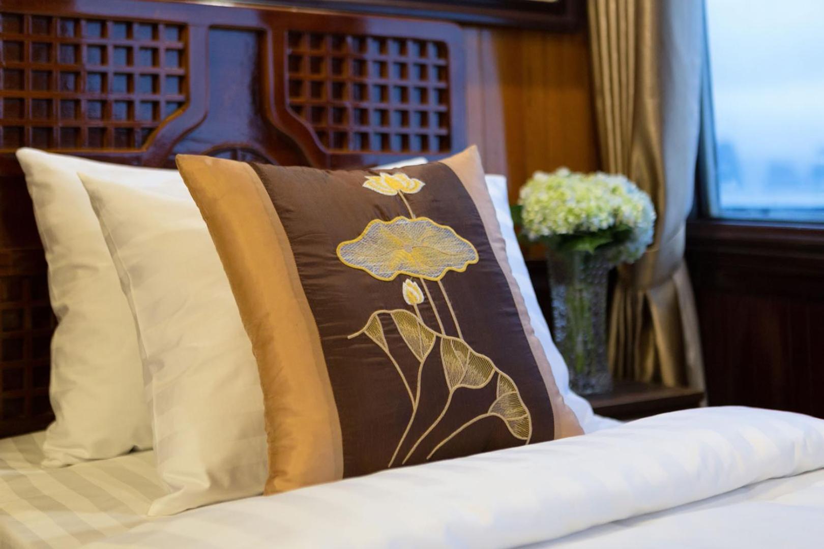 Cozy Bay Classic Cruise Hạ Long Exterior foto